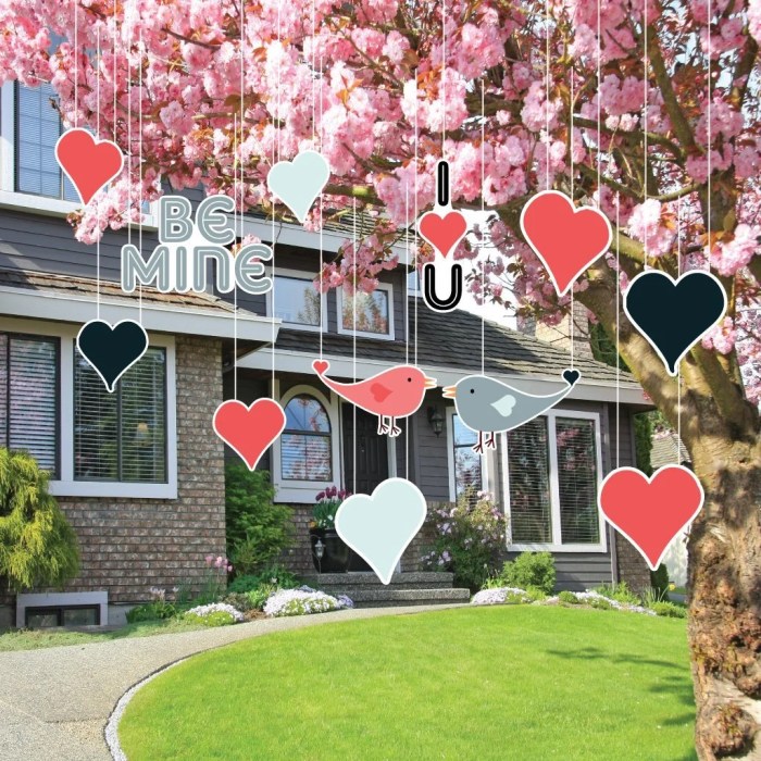 Outdoor valentine's day decor